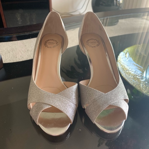 Shoes - Picture 2 of 5